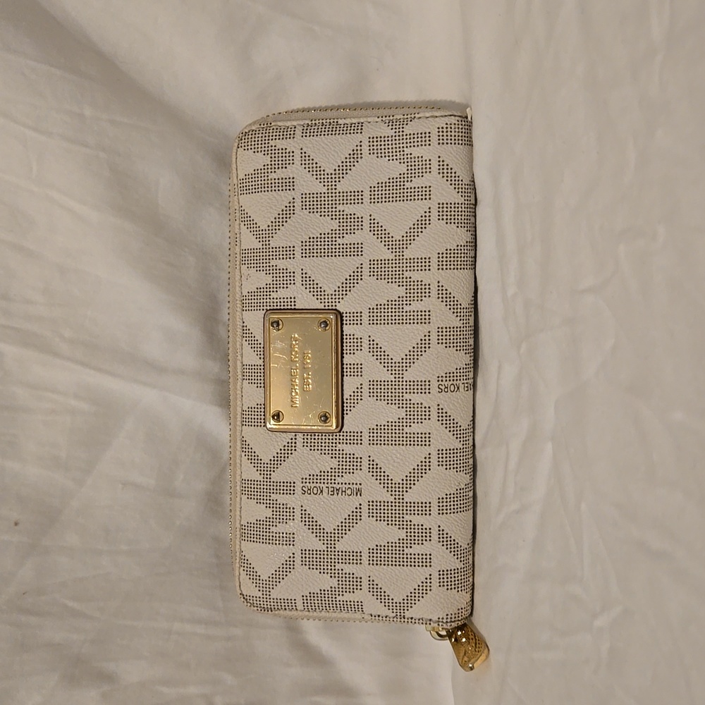 Micheal Kors Jet Set Chain Tote and Wallet - Picture 8 of 13
